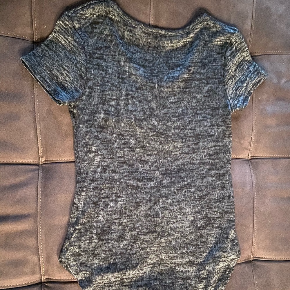 Deep grey T-shirt low cut with short sleeves